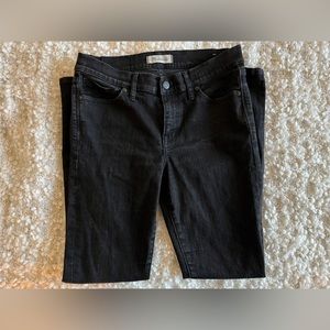 Madewell. Black Distressed Wash “Skinny Skinny” Jeans. Size 29.
